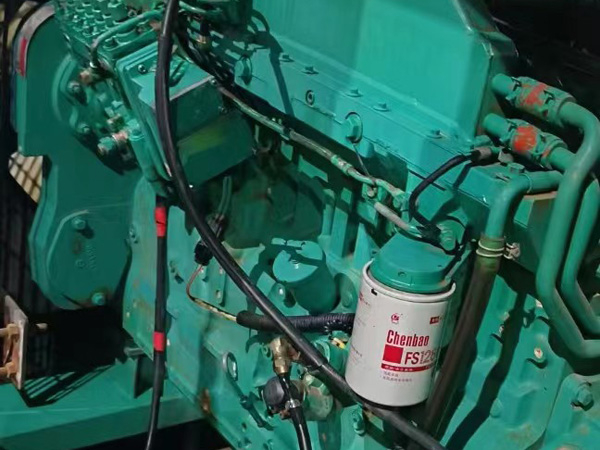 新源如何确定新的发电机组控制系统是否与原系统兼容？