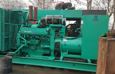 新源发电机组如何判断水冷式机油散热器内部是否需要清洗？